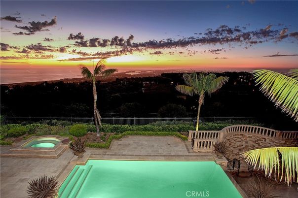 Exterior, Pool, Water