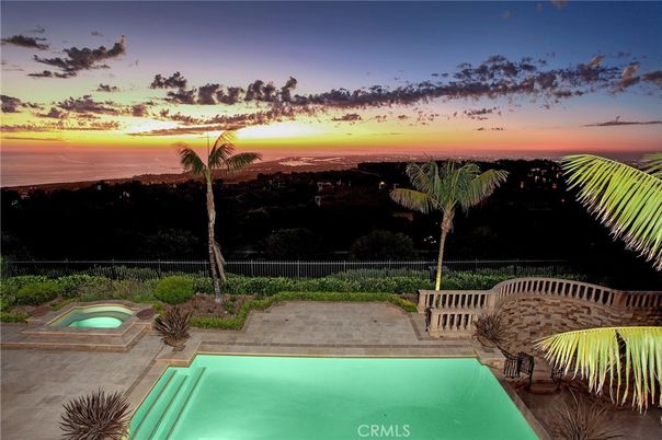 Exterior, Pool, Water