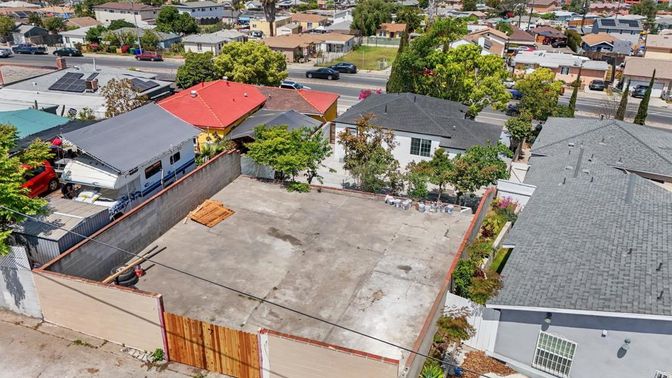 Exterior, Drone