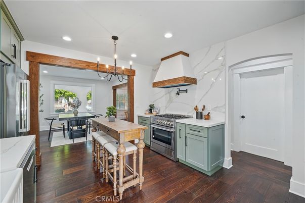 Chandelier, Dining room, Interior, Kitchen, Marble Walls, Pendant Lights, Recessed Lighting, Stainless Steel Appliances, Wood Texture Flooring