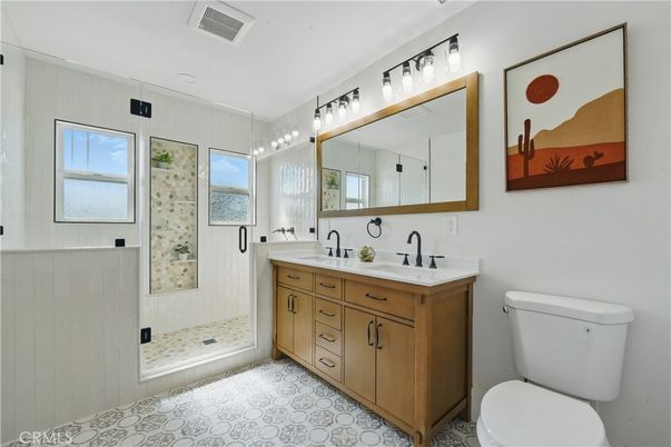 Bathroom, Dual Sink Vanities, Interior