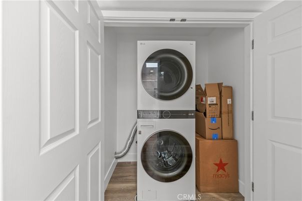 Interior, Utility Closets, Washer, Wood Texture Flooring