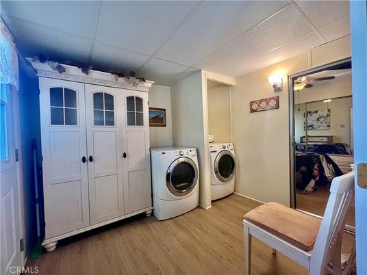 Interior, Washer, Wood Texture Flooring