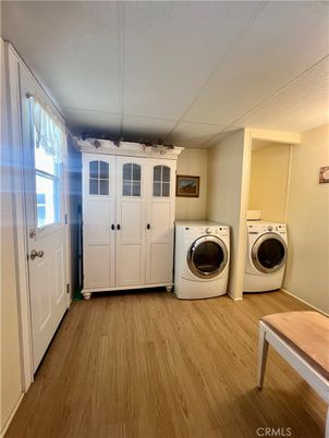 Interior, Washer, Wood Texture Flooring