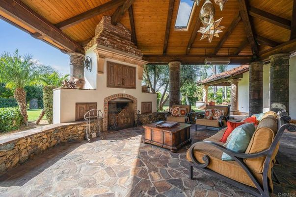 Exterior, Fireplace
