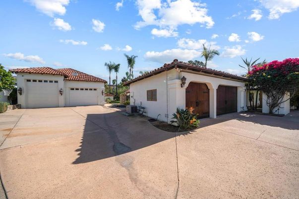 Detached Garage, Exterior