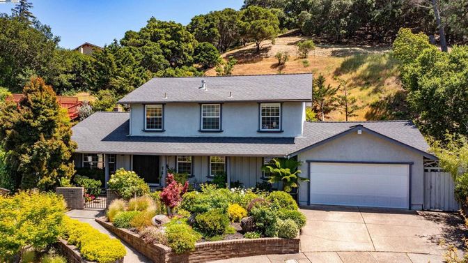 Attached, Exterior, Facade, Ranch