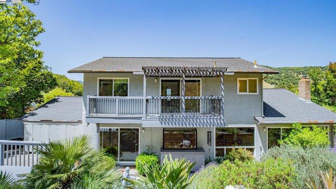 Backyard, Exterior, Facade, Mediterranean