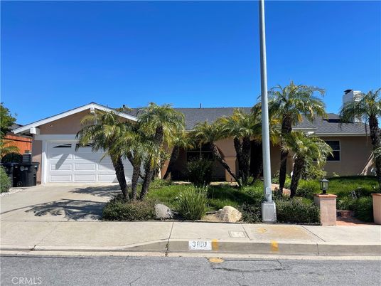 Attached, Exterior, Facade, Ranch