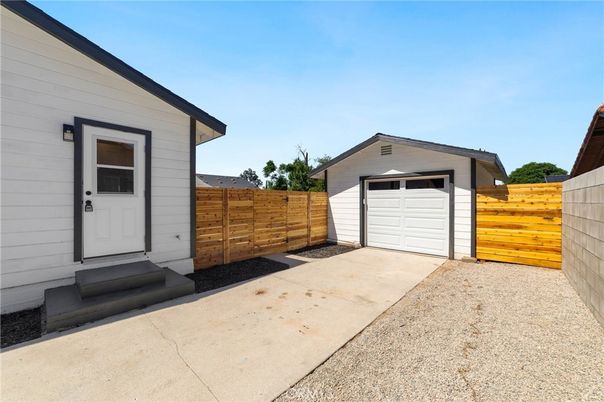 Detached Garage, Exterior