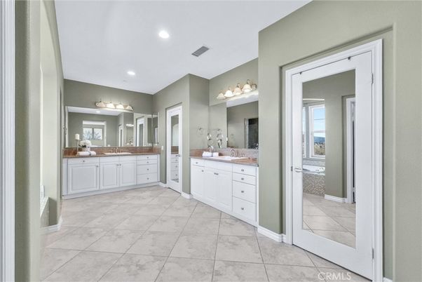 Bathroom, Dual Sink Vanities, Interior, Recessed Lighting
