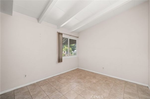 Empty room, Interior