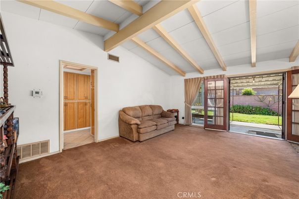 Empty room, Interior, Wooden Beams