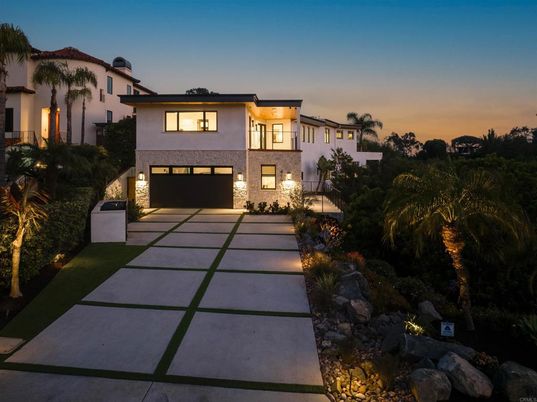 Attached, Exterior, Facade, Modern