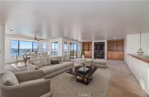 Dining room, Interior, Living room, Pendant Lights, Recessed Lighting, Water