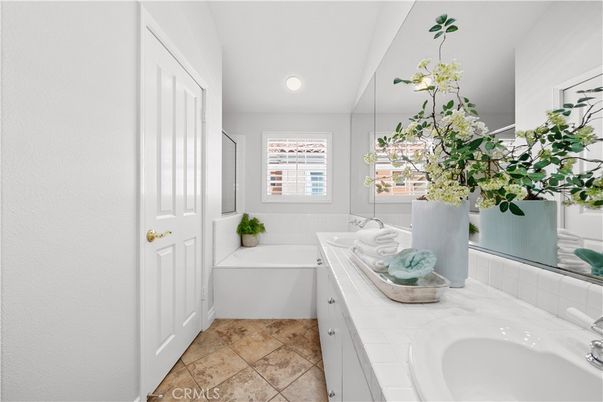 Bathroom, Interior, Recessed Lighting, Tile Countertops