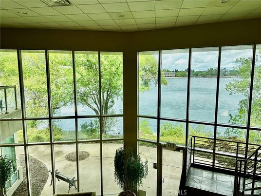 Interior, Sun Room, Water