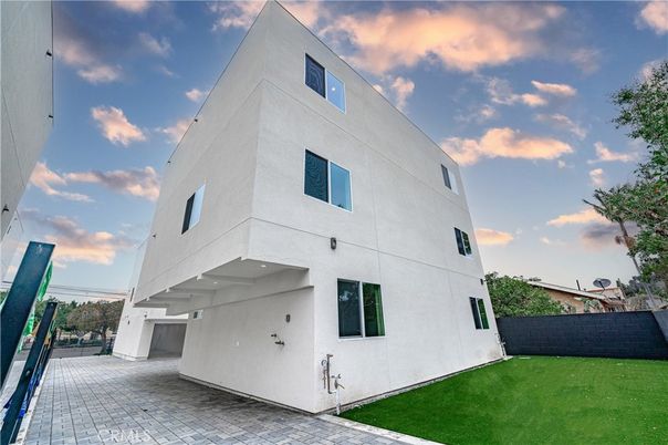 Exterior, Facade, None