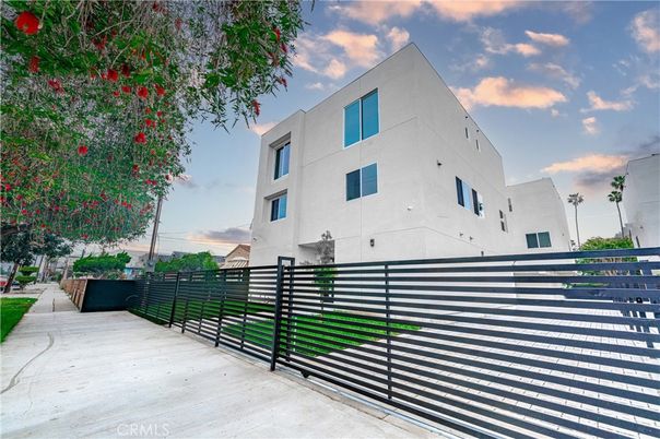 Exterior, Facade, Modern