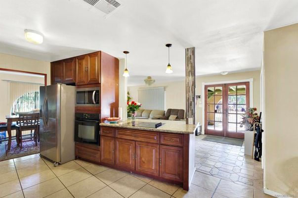 Dining room, Interior, Kitchen, Pendant Lights, Stainless Steel Appliances