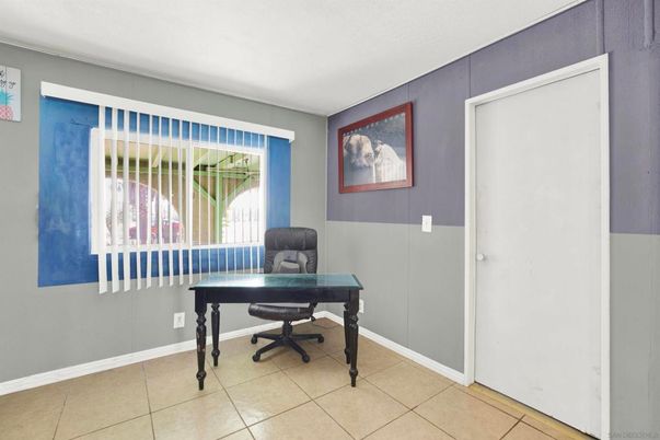 Home Office, Interior