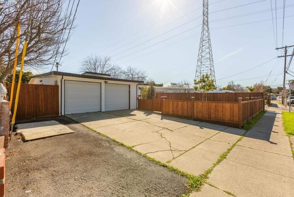 Detached Garage, Exterior