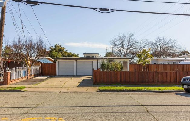 Detached Garage, Exterior