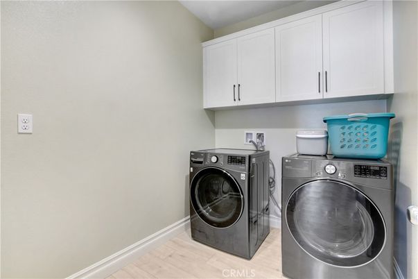 Interior, Washer, Wood Texture Flooring