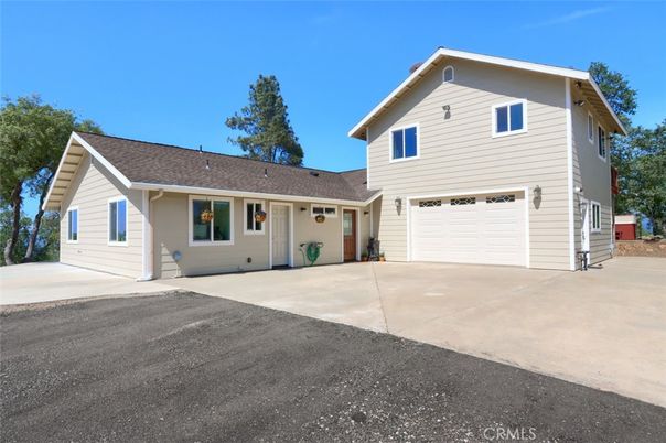 Attached, Exterior, Facade, Farmhouse