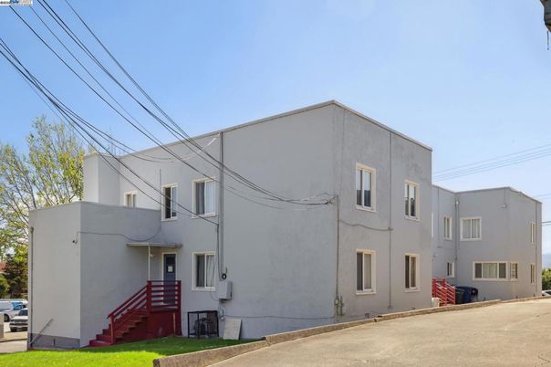 Exterior, Facade, Modern