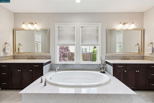 Bathroom, Dual Sink Vanities, Interior, Recessed Lighting