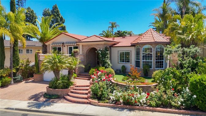 Backyard, Exterior, Facade, Mediterranean