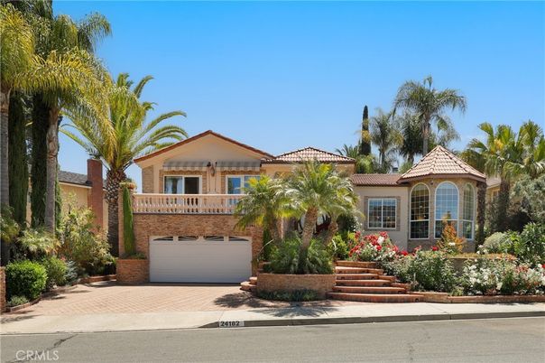 Attached, Exterior, Facade, Mediterranean