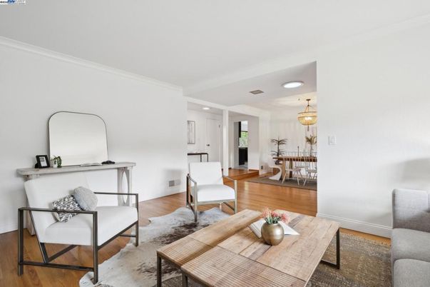Chandelier, Dining room, Interior, Recessed Lighting, Wood Texture Flooring