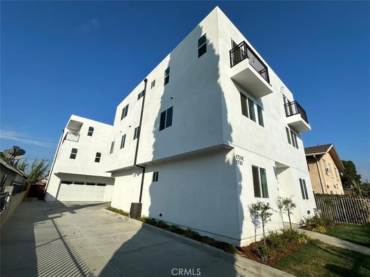 Attached, Exterior, Facade, Modern