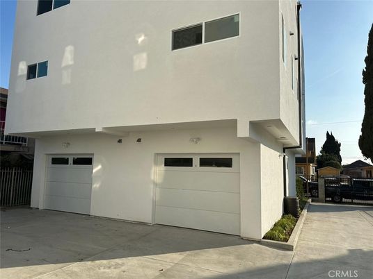 Attached, Exterior, Facade, Modern