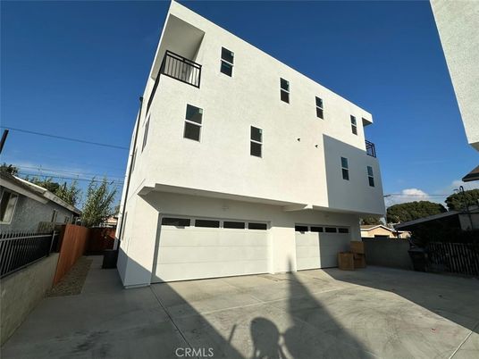 Attached, Exterior, Facade, Modern