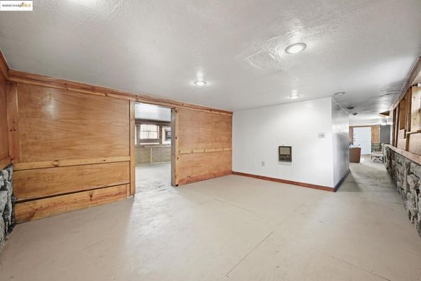 Empty room, Interior, Recessed Lighting, Wooden Walls