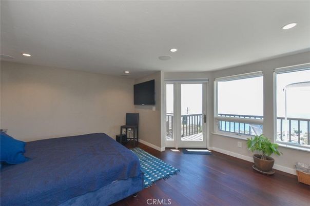 Bedroom, Interior, Recessed Lighting, Water, Wood Texture Flooring