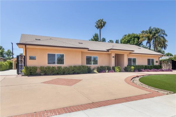 Backyard, Exterior, Facade, Ranch