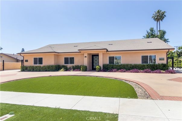 Backyard, Exterior, Facade, Ranch