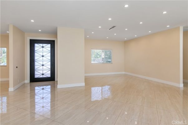 Empty room, Interior, Recessed Lighting