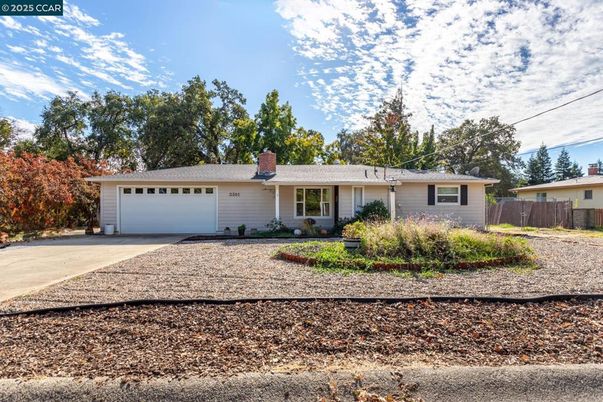 Attached, Exterior, Facade, Ranch