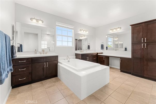Bathroom, Dual Sink Vanities, Interior