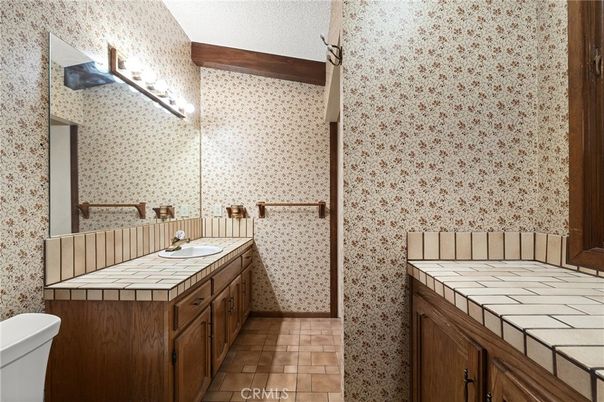 Bathroom, Interior, Tile Countertops