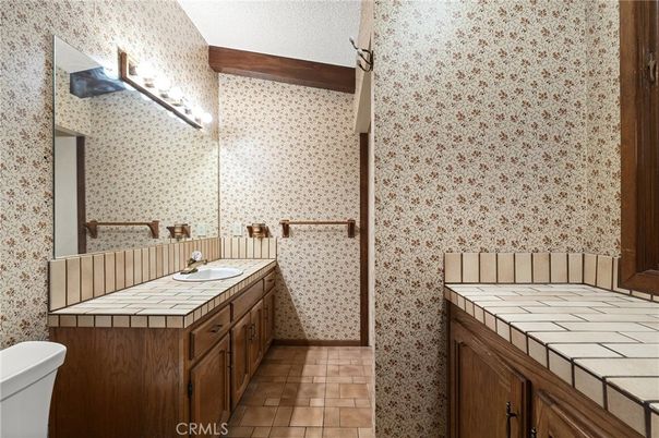 Bathroom, Interior, Tile Countertops
