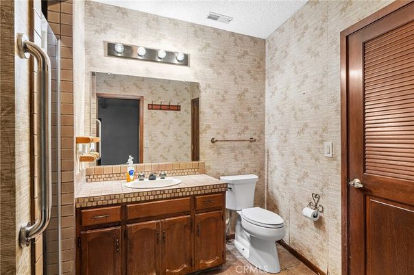 Bathroom, Interior, Tile Countertops