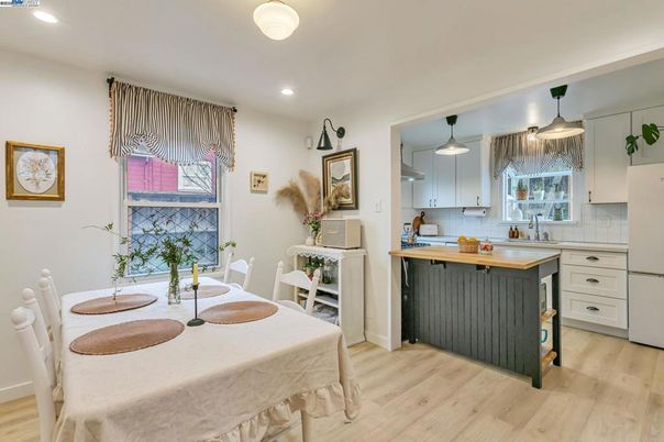 Dining room, Interior, Kitchen, Pendant Lights, Recessed Lighting, Wood Texture Flooring