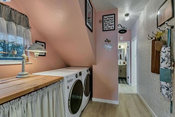Interior, Washer, Wood Texture Flooring