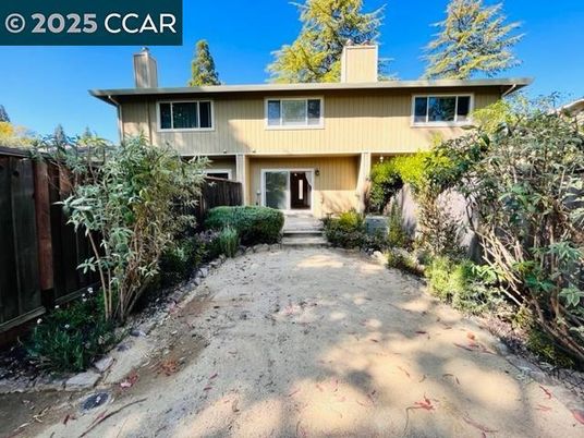 Exterior, Facade, Raised Ranch